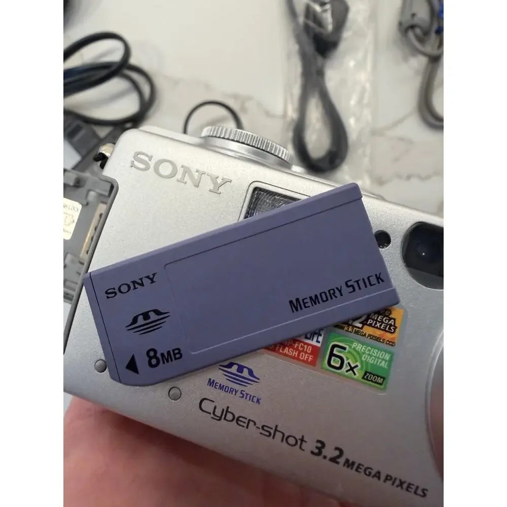 Sony Cyber-shot DSC-P5 Retro Digicam Tested Complete Bundle w/ Case New Battery